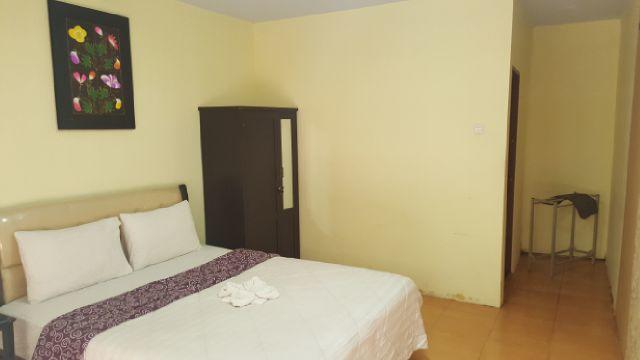Adel'S Guest House Malang Exterior photo
